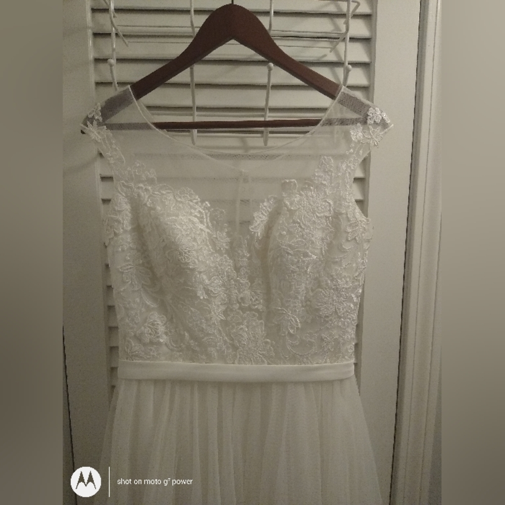 Ivory A-line wedding dress